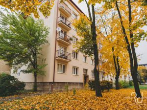 Zrenovovaný mestský byt s prírodnými výhľadmi na Ľubľanskej ulici v Bratislave 